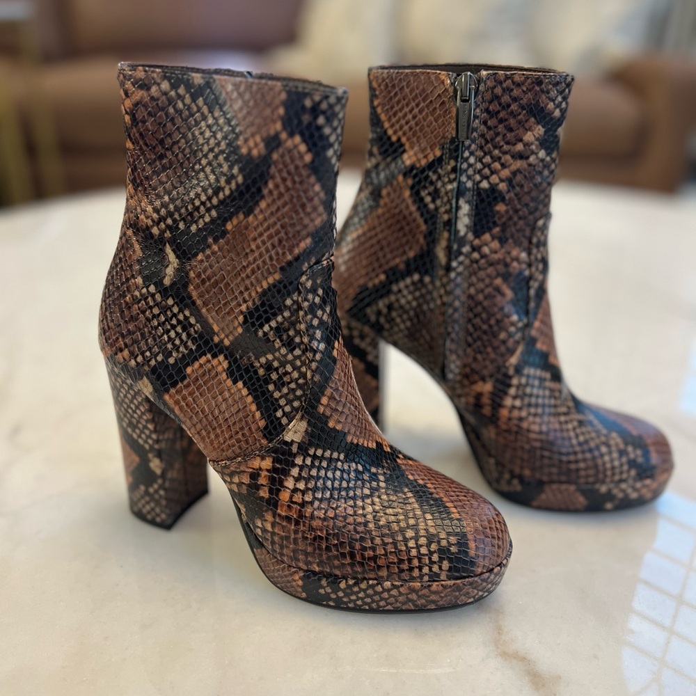 Vince Camuto Bootie